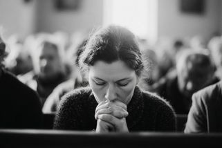 Mezi strachem z Boha a zneužíváním dětí: Otřesné svědectví Mariky, která utekla od svědků Jehovových - Médium.cz